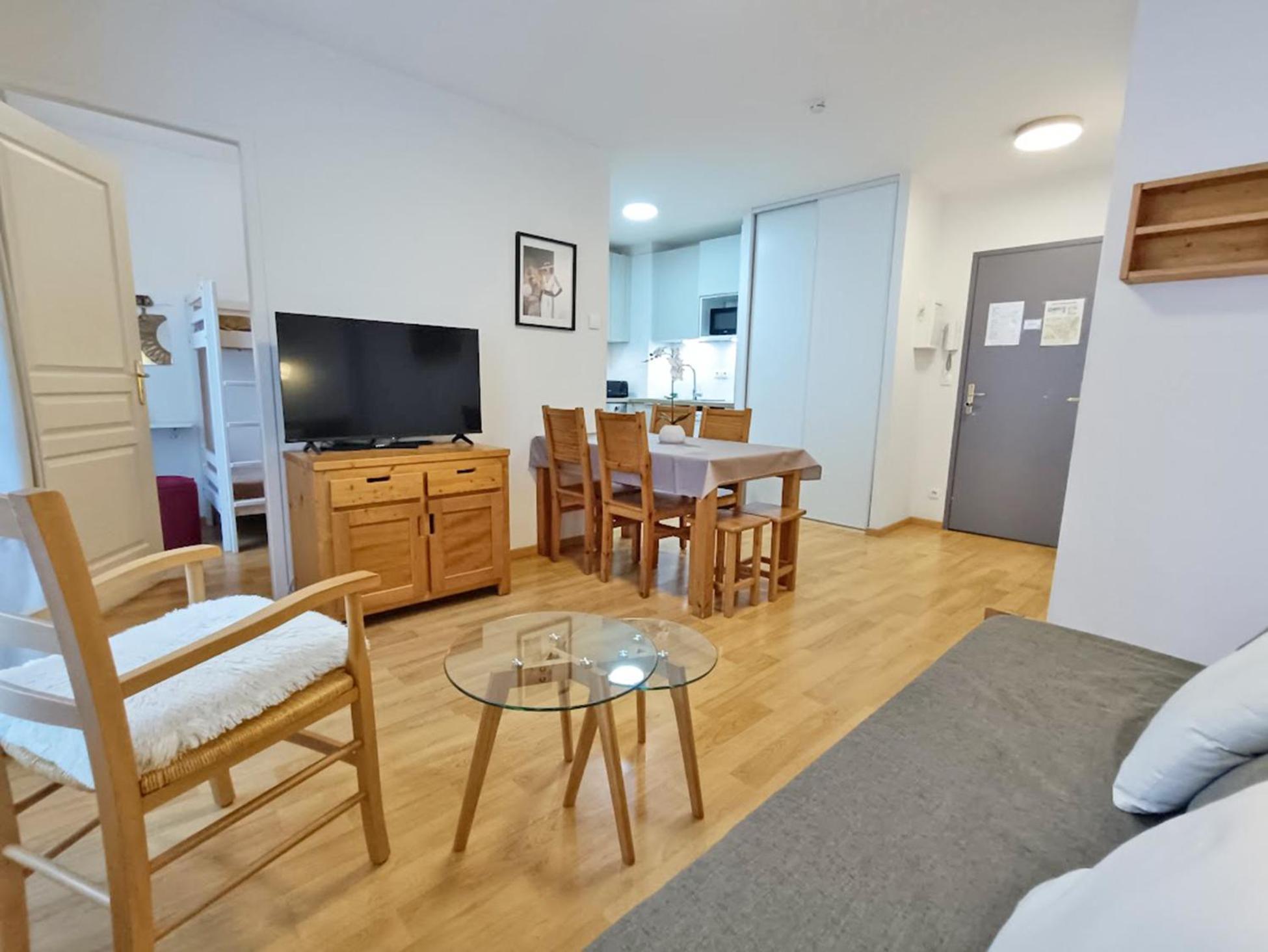 L'Eterlou, T3, Centre Luchon, Wifi, Casier A Skis, Ascenseur, 6 Personnes Bagnères-de-Luchon Buitenkant foto