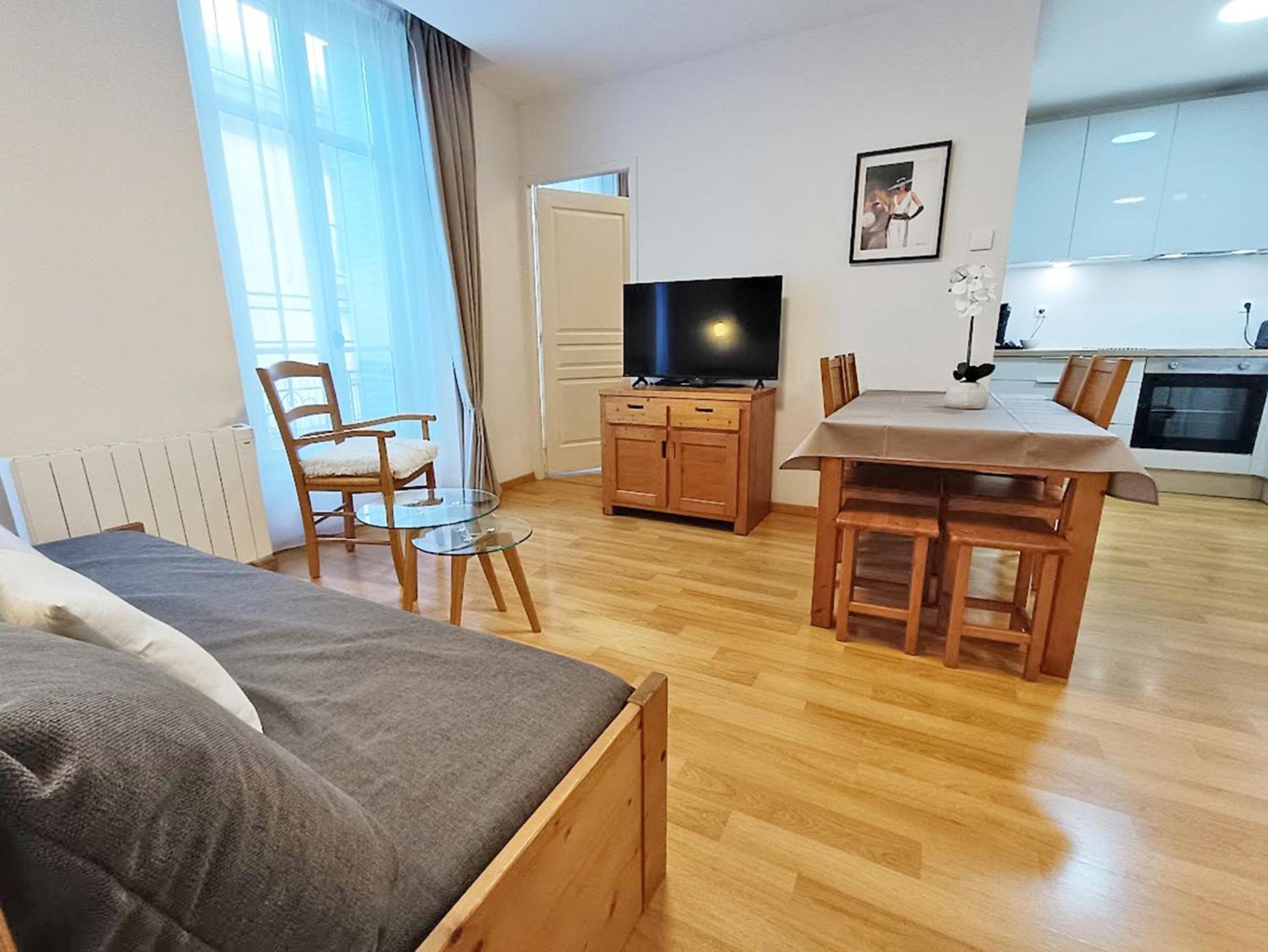 L'Eterlou, T3, Centre Luchon, Wifi, Casier A Skis, Ascenseur, 6 Personnes Bagnères-de-Luchon Buitenkant foto