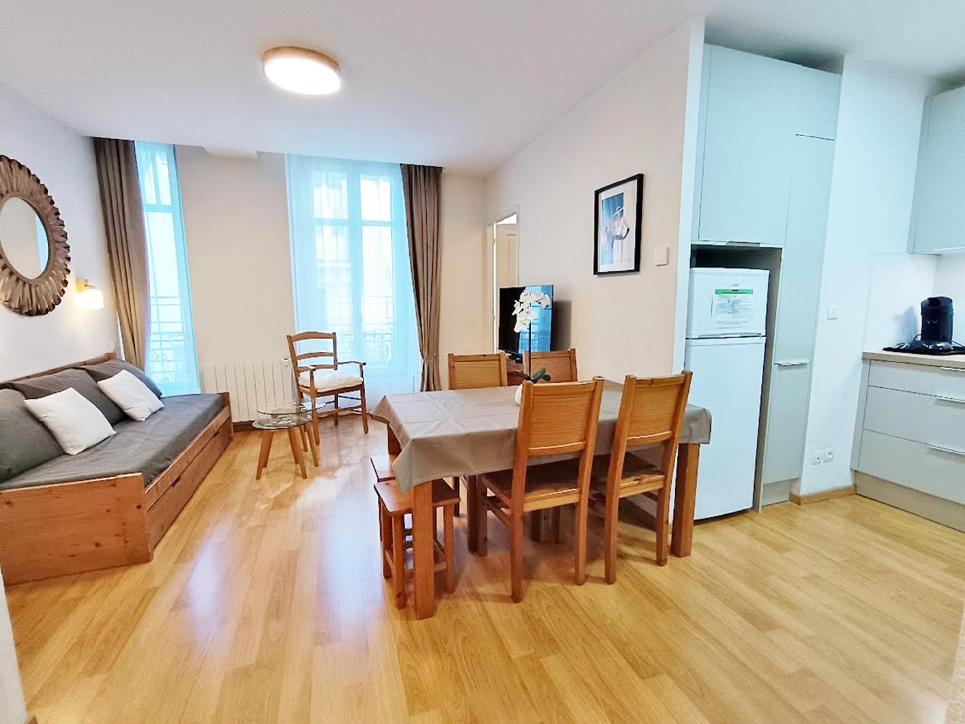 L'Eterlou, T3, Centre Luchon, Wifi, Casier A Skis, Ascenseur, 6 Personnes Bagnères-de-Luchon Buitenkant foto